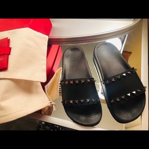 Valentino Rock stud slides ( black )